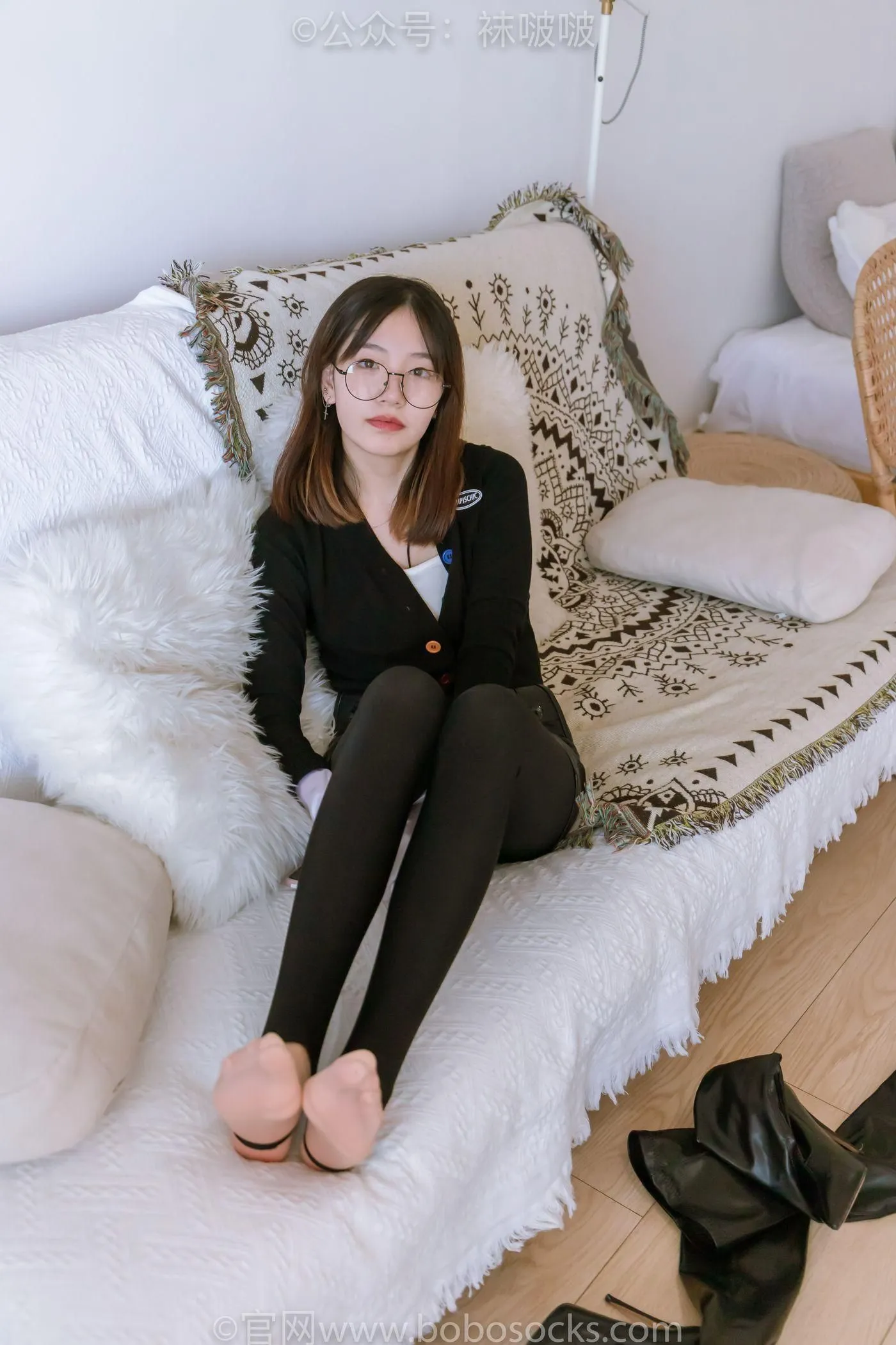 [BoBoSocks袜啵啵]NO.041 小甜豆-高跟长靴、黑色踩脚裤、肉丝 [140P]插图6